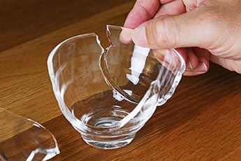 رایج ترین چسب تعمیر شیشه در بازار کدامند؟